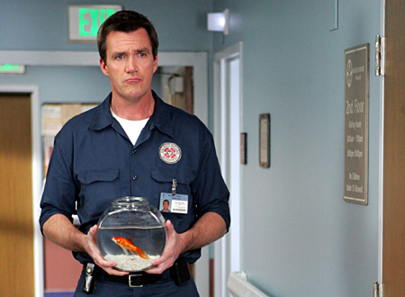 [Série US] Scrubs Janitor-holds-a-goldfish